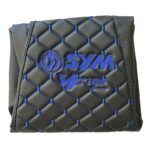 ΚΑΛΥΜΜΑ ΣΕΛΑΣ ΜΑΥΡΟ ΜΠΑΚΛΑΒΩΤΟ ΜΕ ΜΠΛΕ ΡΑΦΗ SYM VF 185