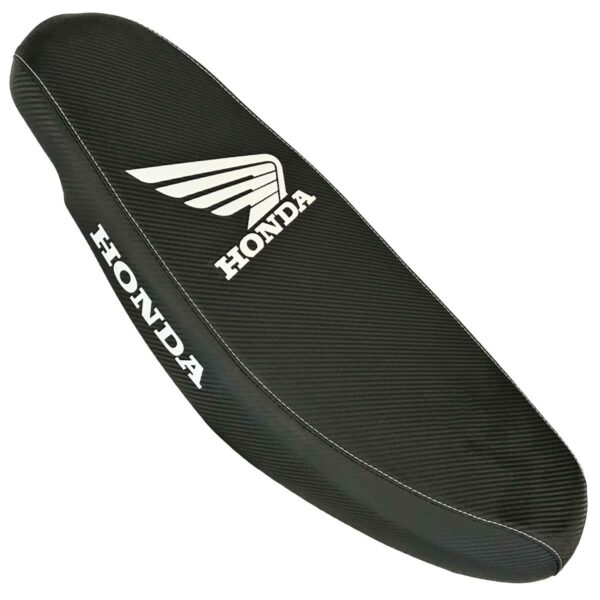 ΣΕΛΑ ΛΕΠΤΗ CARBON ΜΕ ΛΕΥΚΟ ΛΟΓΟΤΥΠΟ HONDA INNOVA 125INJ RACING
