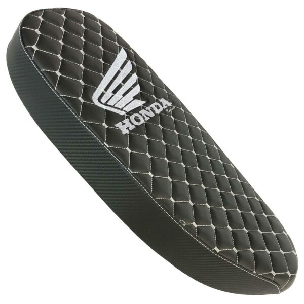 ΣΕΛΑ ΛΕΠΤΗ ΜΠΑΚΛΑΒΩΤΗ HONDA C50 ΑΣΠΡΗ ΡΑΦΗ ΑΣΠΡΟ ΛΟΓΟΤΥΠΟ RACING
