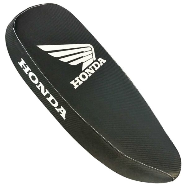 ΣΕΛΑ ΛΕΠΤΗ CARBON ΜΕ ΛΕΥΚΟ ΛΟΓΟΤΥΠΟ HONDA C50 RACING