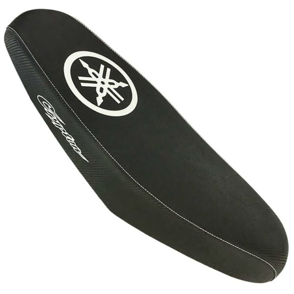 ΣΕΛΑ ΛΕΠΤΗ CARBON ΜΕ ΛΕΥΚΟ ΛΟΓΟΤΥΠΟ YAMAHA CRYPTON T110 RACING