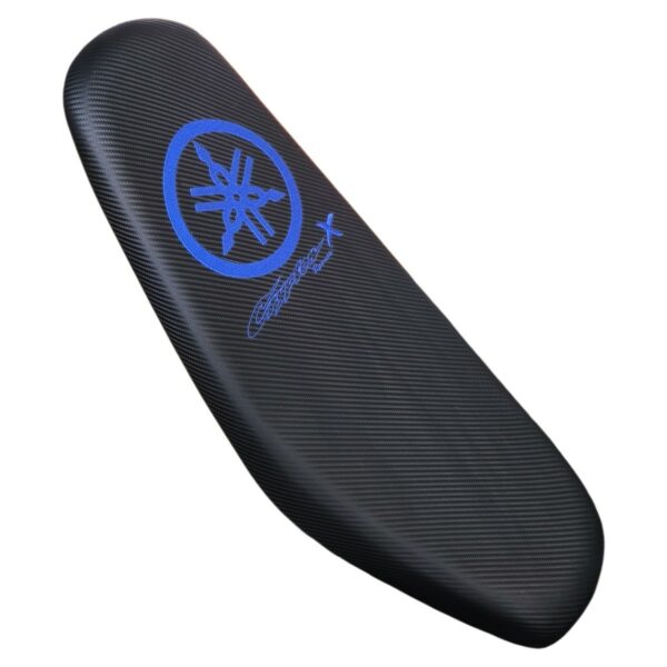 ΣΕΛΑ ΛΕΠΤΗ CARBON ΜΕ ΜΠΛΕ ΛΟΓΟΤΥΠΟ ΡΑΦΤΟ YAMAHA CRYPTON X 135 RACING